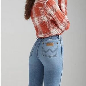 NWT WRANGLER WANDERER 622 HIGH RISE FLARES